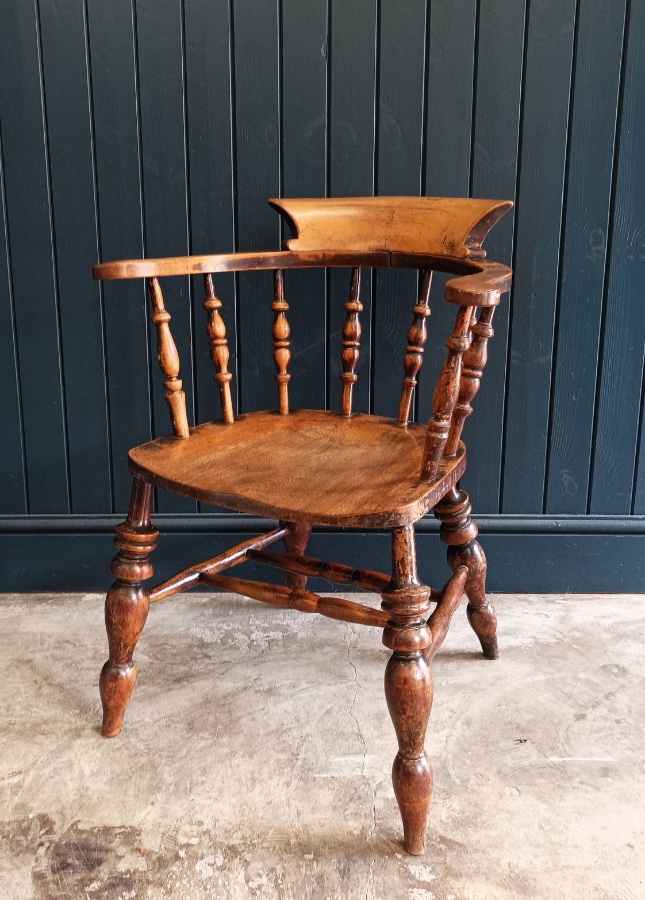 Smokers Bow Desk Chair (1).jpg